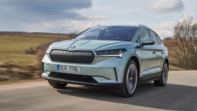 Elektromobilům se v Evropě daří, mohou za to i drahá paliva. Češi však elektroauta stále odmítají