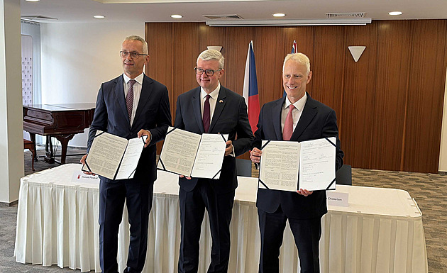 Havlíček v Londýně podepsal s Rolls-Royce memorandum o jaderné spolupráci