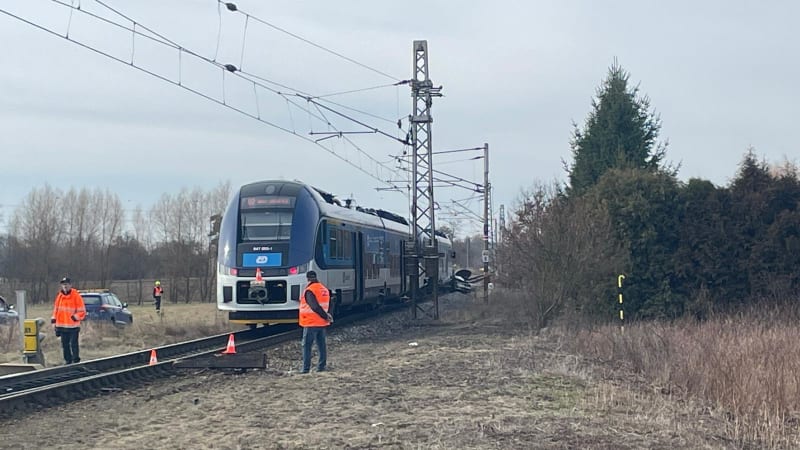 Mezi Prahou a Moravou nejezdily vlaky. Klíčový koridor blokovala stojící souprava