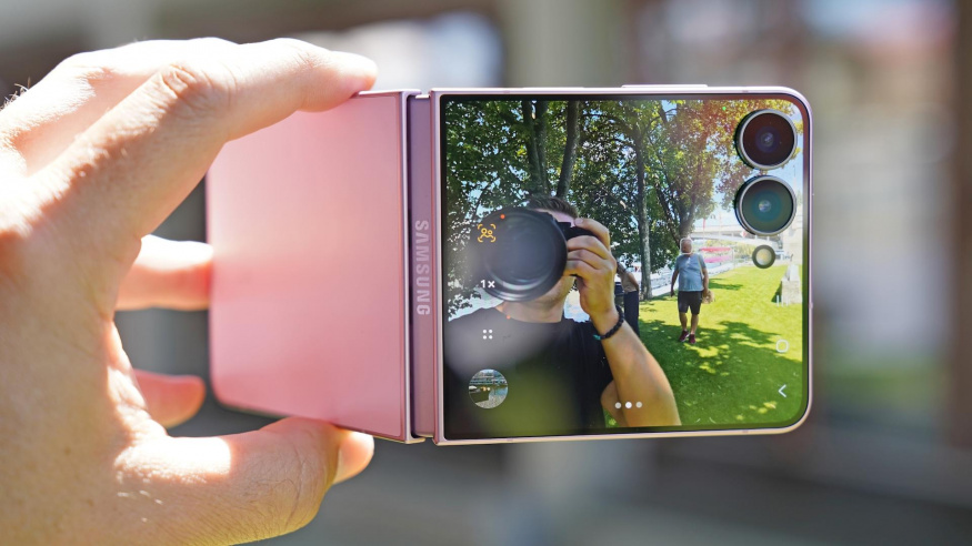 Samsung Galaxy Z Flip 8 prošel dietou. Poradíme, jak ušetřit tisíce (první dojmy)