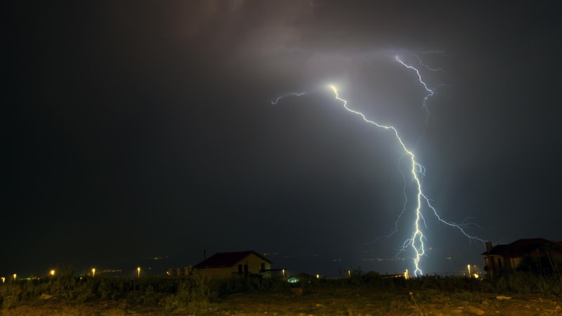 Sledujte RADAR: Víkend přinese tropy a přeháňky. Hrozí i bouřky, varují meteorologové