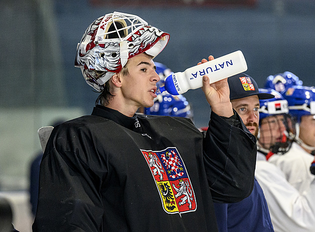Jdu NHL naproti, ale nikam nespěchám. Trejbal o draftu i knižním klubu s trenérem