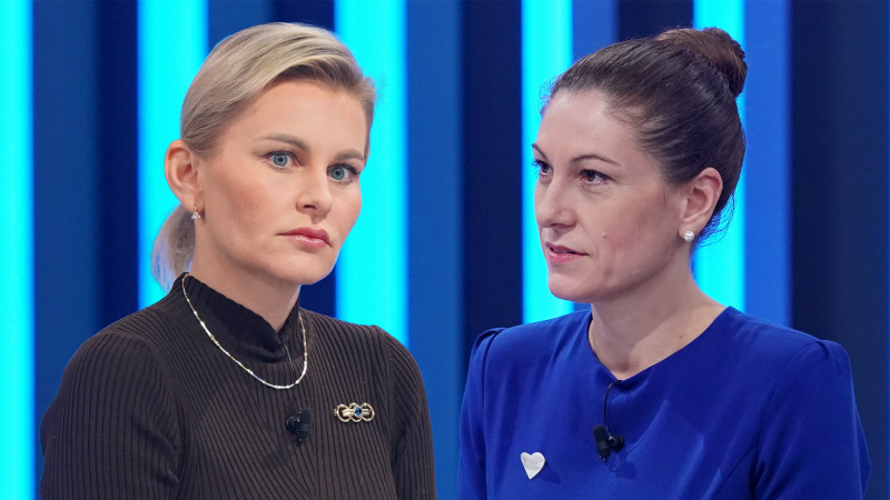 Bitva Babišovy vlády s Hradem graduje. Sledujte nedělní speciál s Malou a Decroix
