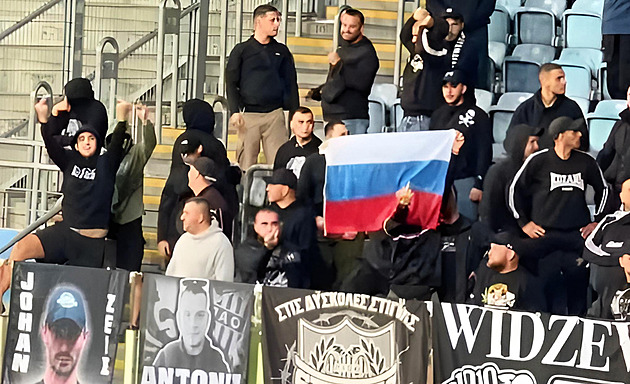 Skandál v Polsku. Na zápase Dynama Kyjev vytáhli ruskou vlajku, v Moskvě se tetelí