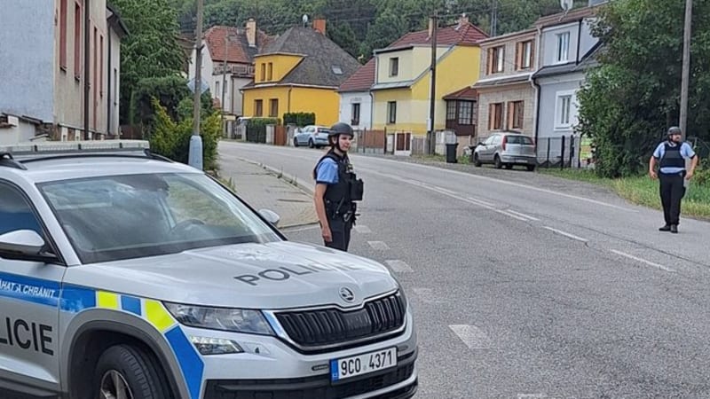 Děsivý nález u dětského hřiště v Nové Pace: Kolemjdoucí objevili tělo muže 
