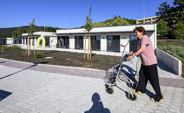 Moderní sociální péče. Lidem s Alzheimerem postavili v Litvínově dvojdomy