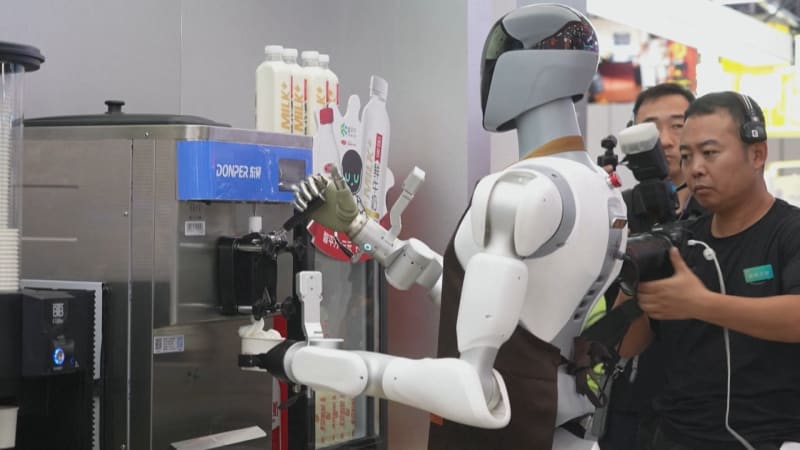 Točí zmrzlinu nebo hrají ping-pong. Čínští roboti svedou divy, teď budou mít vlastní olympiádu