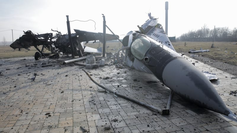 Záběry drtivé spouště: Ukrajinské drony zničily ruské stíhačky i raketové systémy za miliardy