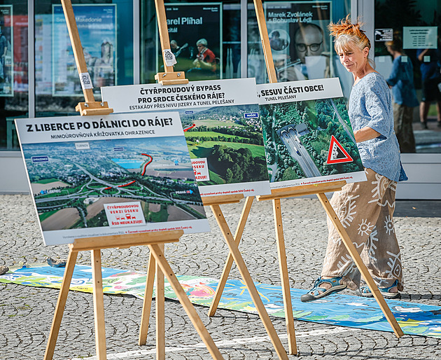 Ignorujete občany Českého ráje. Protestující rozhněvala tajná schůzka o silnici